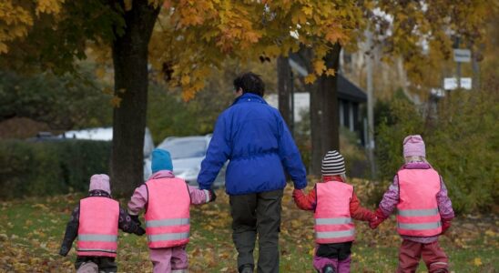 Group of children found dead person during forest excursion