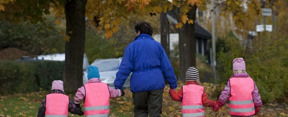 Group of children found dead person during forest excursion