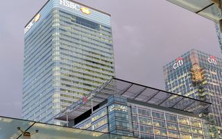 HSBC Holding in the red in London on share sale