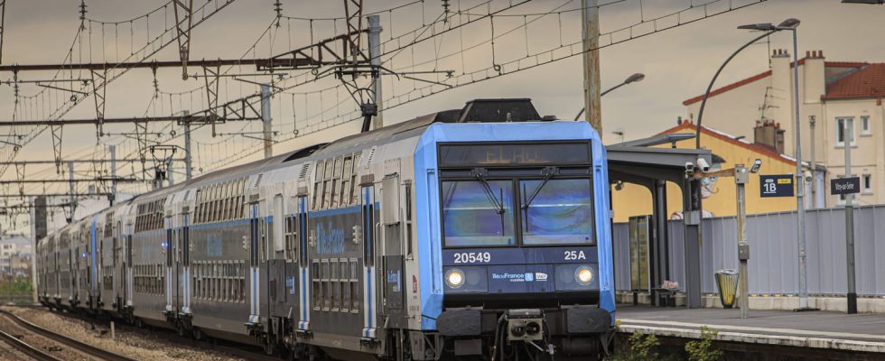 How could the RER C hit a car in Choisy le Roi