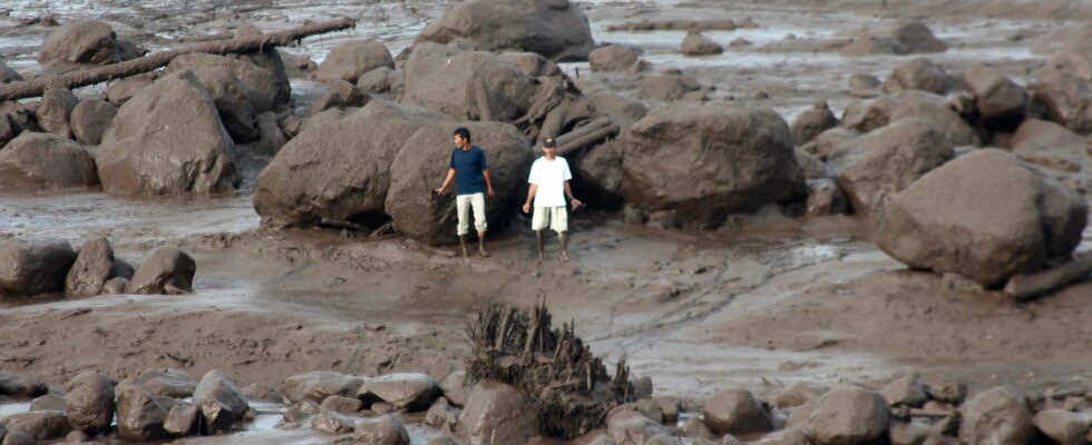 Many dead in flooded Indonesia