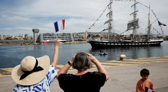 Marseille prepares for the arrival of the Olympic flame aboard