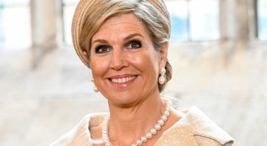 Maxima from the Netherlands honors her queen status with this