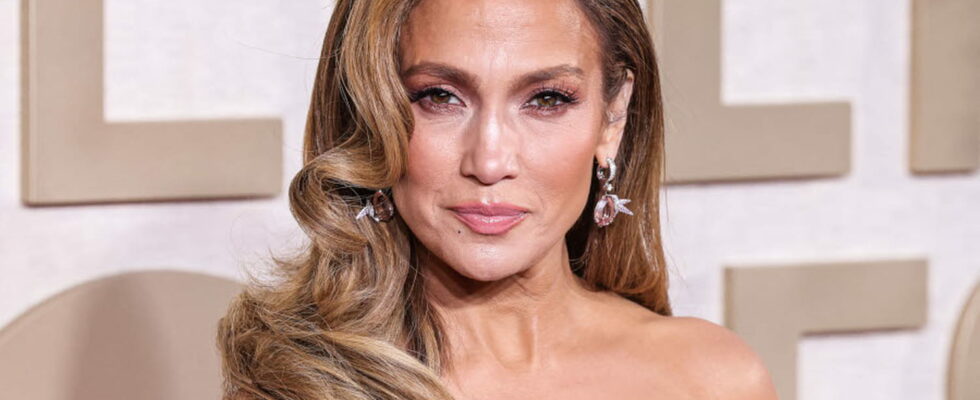 On a trip to Paris Jennifer Lopez confirms her striking