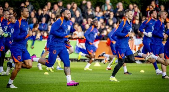 Orange fever starts slowly open training in Zeist sold out