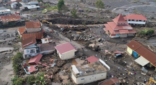 Over 50 dead after torrential rains in Sumatra