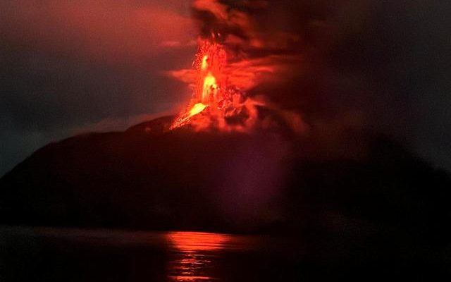 Ruang Volcano disaster in Indonesia 12 thousand people were evacuated