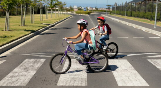 Should a cyclist get off their bike on a pedestrian