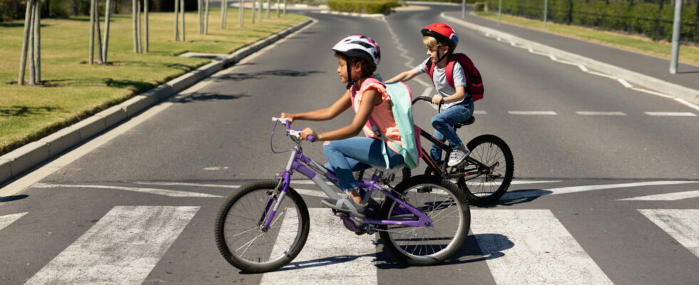 Should a cyclist get off their bike on a pedestrian