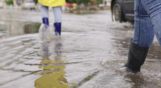 Storm rain flood 13 department on yellow alert reminder of