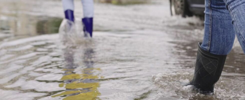 Storm rain flood 13 department on yellow alert reminder of