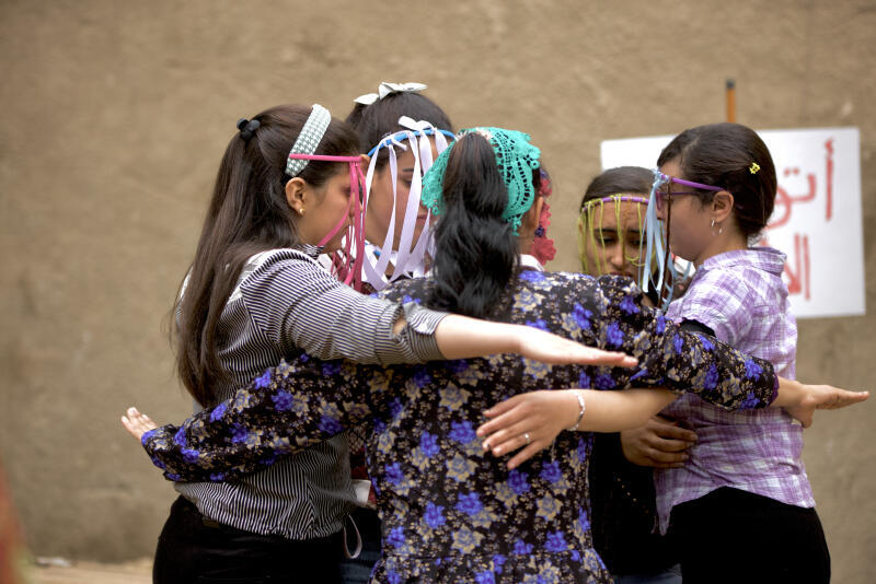 The young girls of the Nile, in the documentary by Nada Riyadh and Ayman El Amir, presented at La Semaine de la Crique in Cannes, dream of becoming artists.