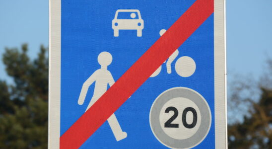 This sign is too little known motorists and cyclists risk