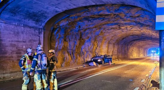 Tjornbron closed collapse after lightning strike