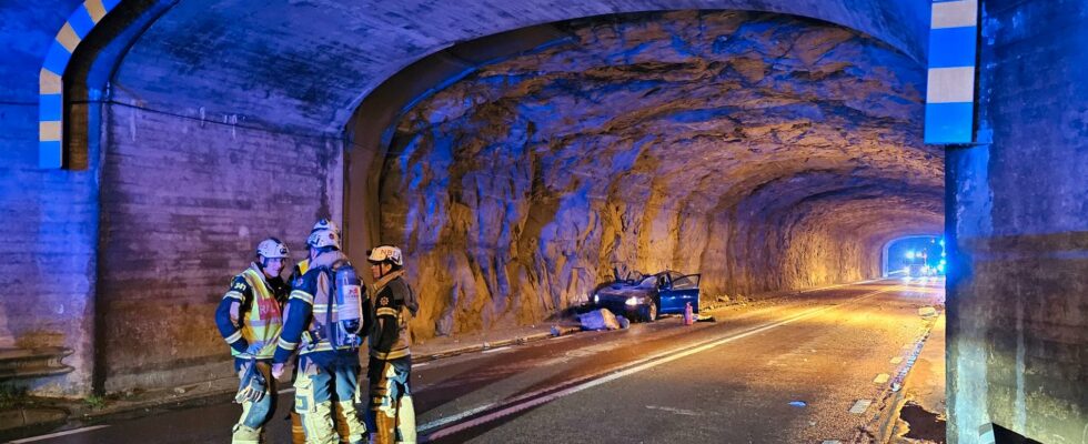 Tjornbron closed collapse after lightning strike