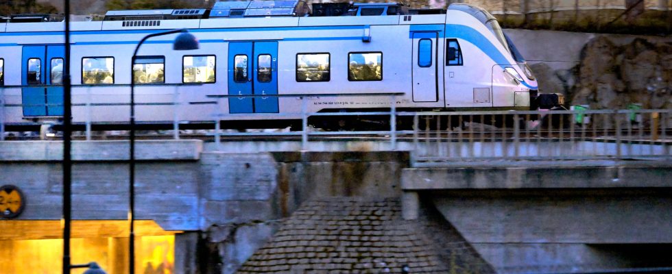 Train traffic stopped between Stockholm and Uppsala