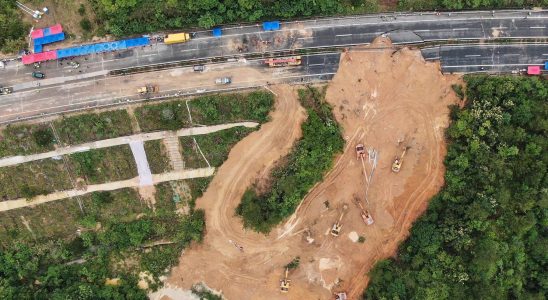 Truck driver hero in road collapse in China