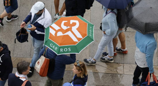 Weather at Roland Garros rain here for a long time the