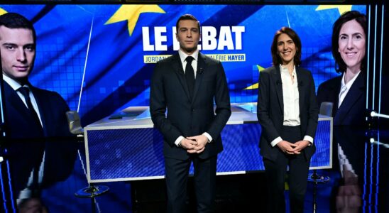 behind the televised debates the tactical choices of Macronie –