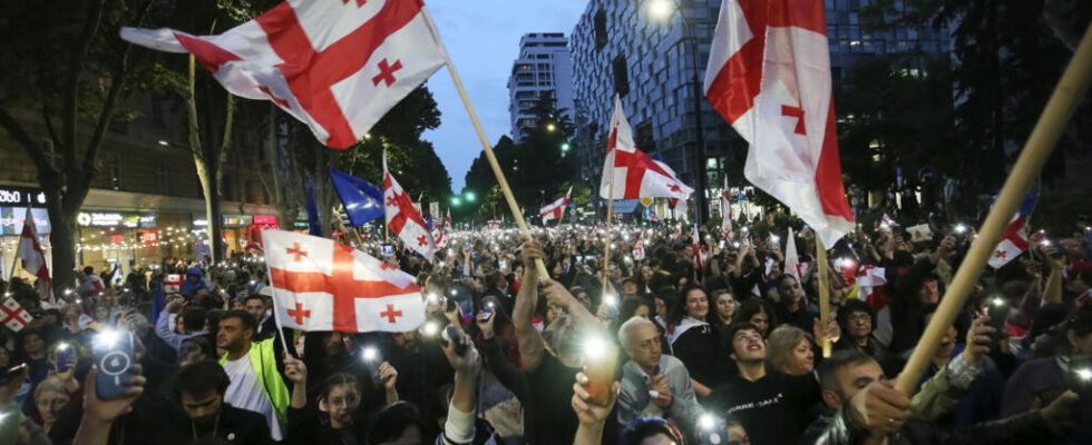 giant demonstration against Russian law on Independence Day