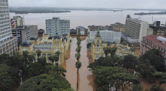 race against time to rescue flood victims in the south