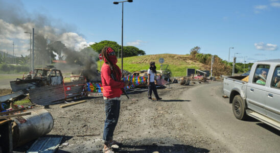 still a restless night first evacuations of French tourists