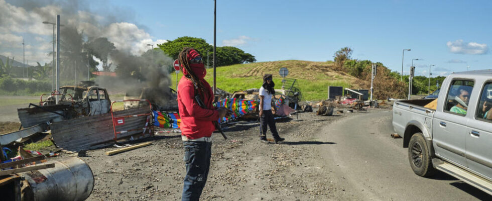 still a restless night first evacuations of French tourists