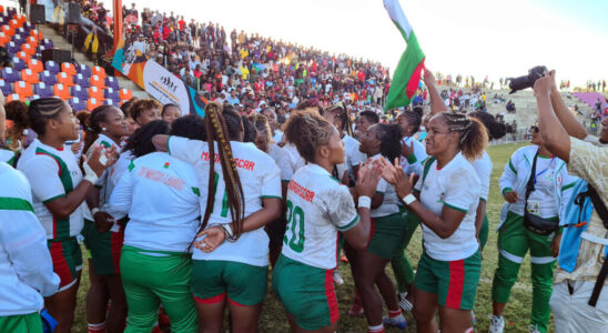 the Ladies Makis raise womens rugby high