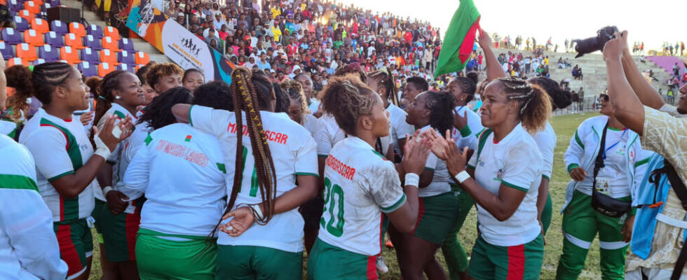 the Ladies Makis raise womens rugby high