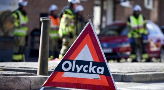 Child seriously injured lorry has crashed into several cars