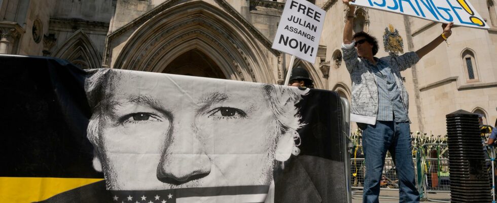 Here are all the tours around Julian Assange