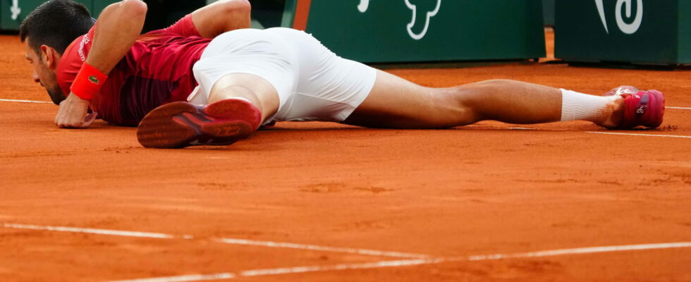 I injured my knee because of that Djokovic blames poor