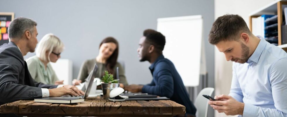 In the office different generations of employees are not annoyed