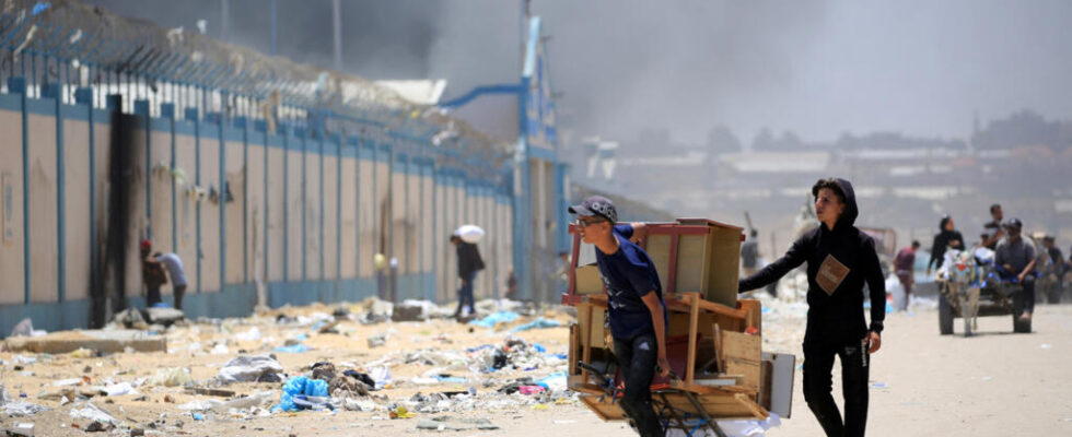 Intense Israeli bombardment on the Gaza Strip before a meeting