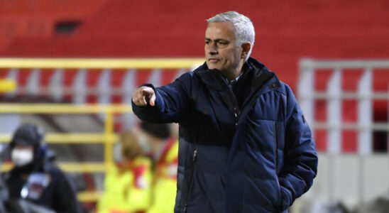 Jose Mourinho in Istanbul to join Fenerbahce