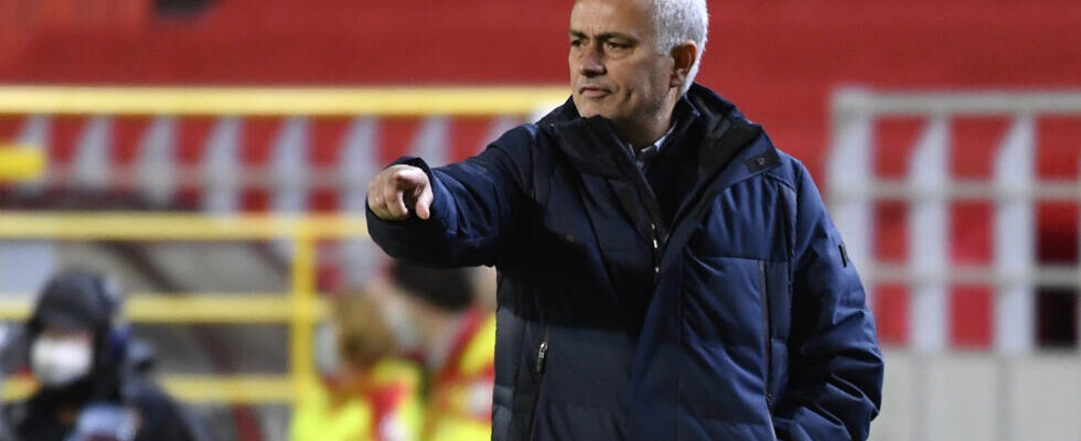 Jose Mourinho in Istanbul to join Fenerbahce