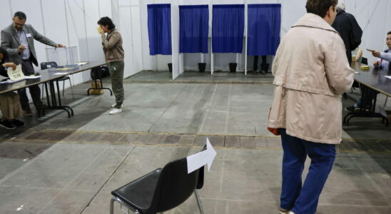 Polling station pay attention to the closing time for the