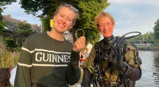 Recovery Divers recover gold bracelet from Merwede Canal