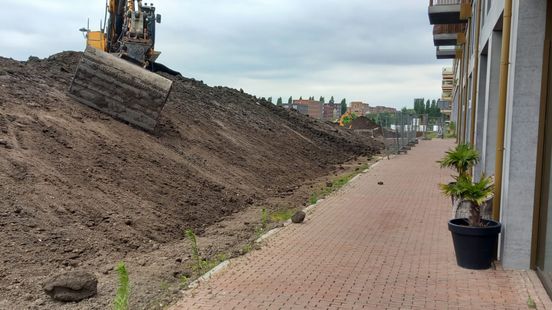 Residents of Leidsche Rijn startled by sand hill right in