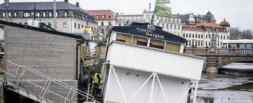 Restaurant boat no longer in danger