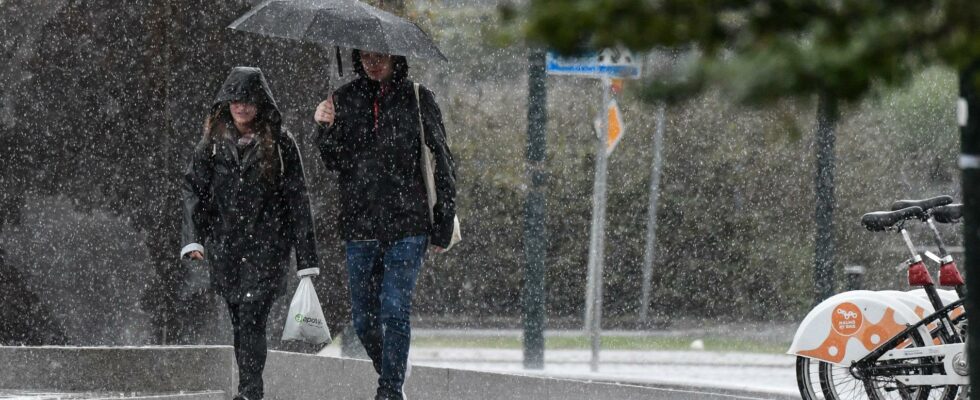 SMHI warns of heavy showers and thunder