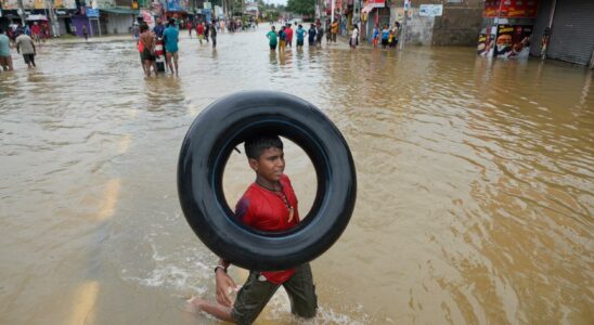 Sri Lanka closes schools after floods