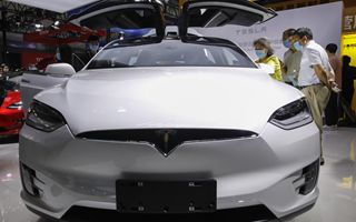 Tesla slows down after rally on the eve of assembly