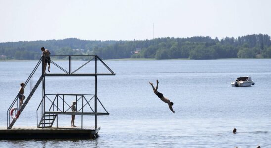 This is how you can see if someone is drowning