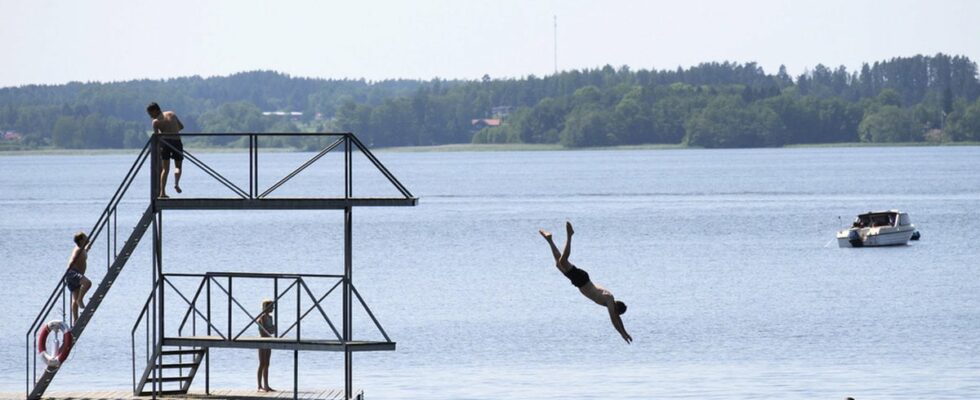 This is how you can see if someone is drowning