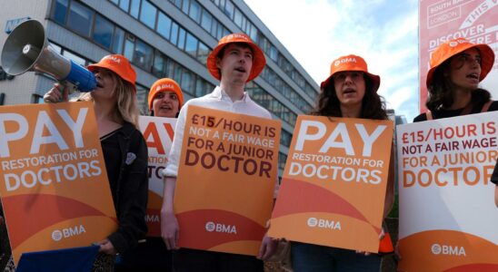 Thousands of doctors on strike for the eleventh time