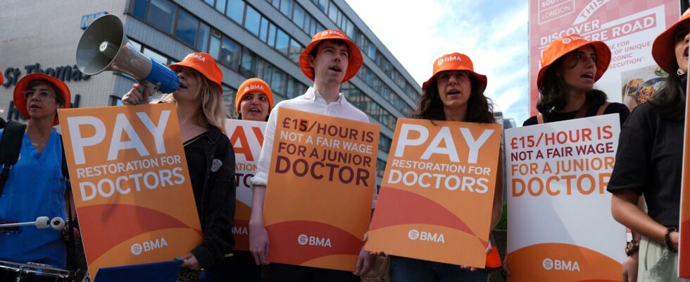 Thousands of doctors on strike for the eleventh time