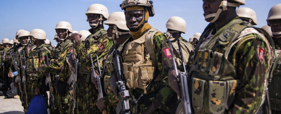 a first contingent of Kenyan police officers in Port au Prince to