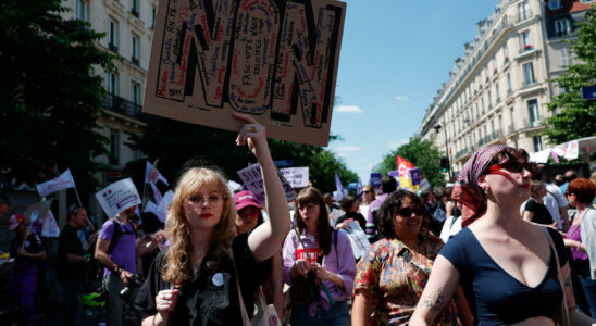 in Paris thousands of demonstrators launch the feminist alert against