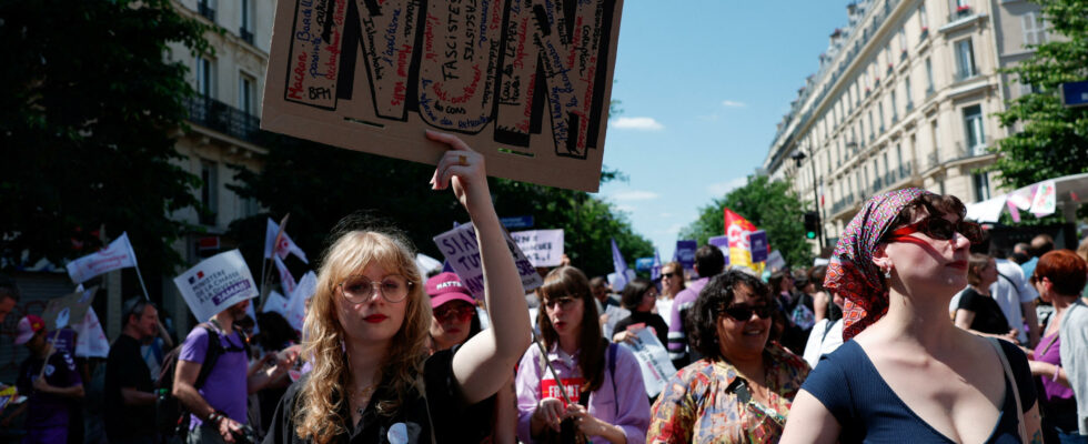 in Paris thousands of demonstrators launch the feminist alert against